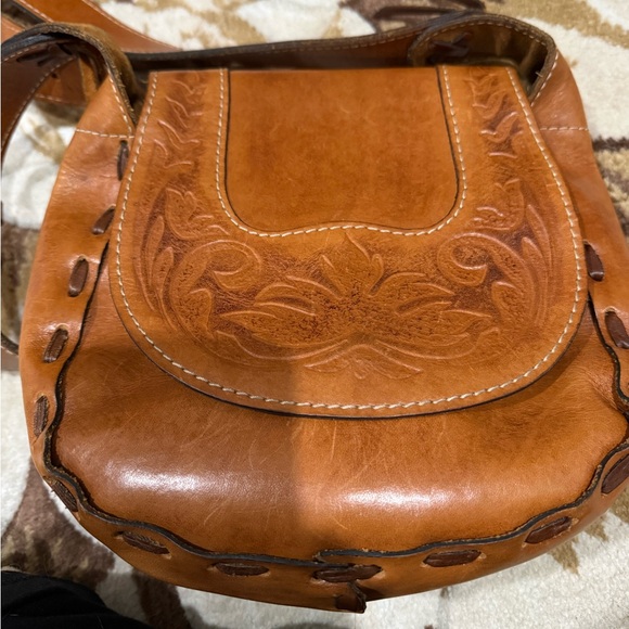 Patricia Nash tooled leather crossbody - Picture 2 of 11